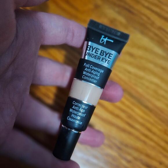 IT Bye Bye Under Eye Full-Coverage Anti-Aging Concealer 21.0 Medium Tan (W) - Picture 1 of 4